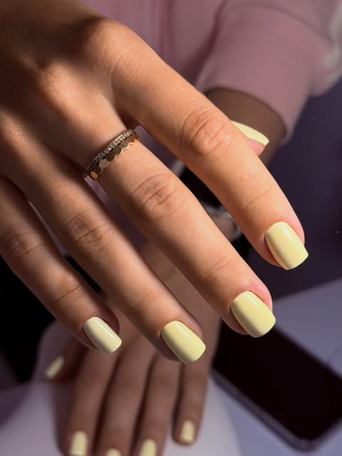 Elegáns manikűr Mary Nails Győr munkájából